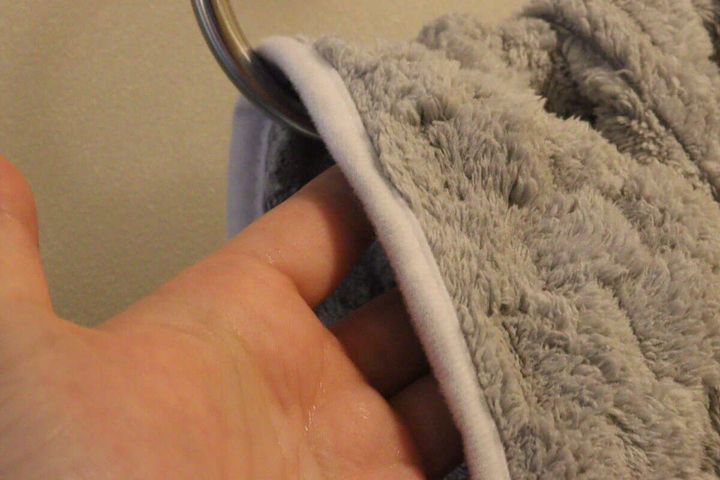 ダイソー クラウドグリッド フェイスタオル（ピンク、グレー） 手触り