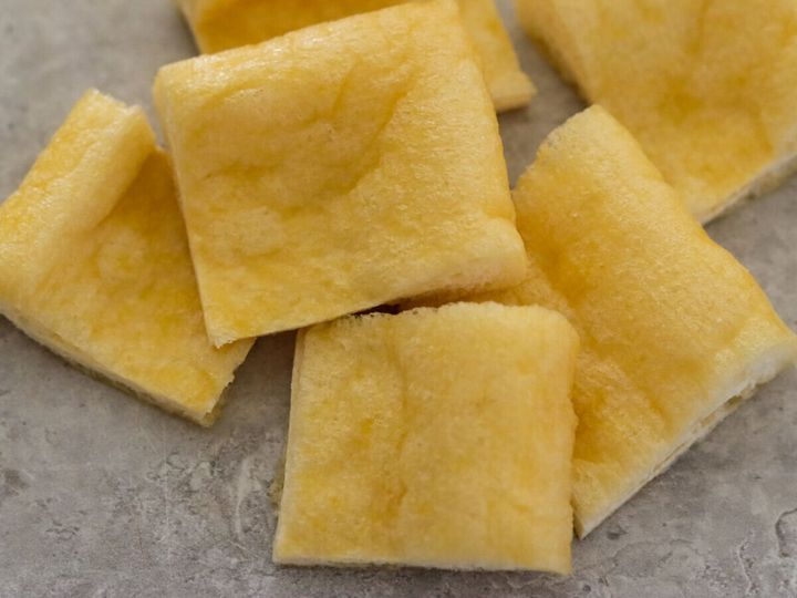 食べやすい大きさに切った油揚げ