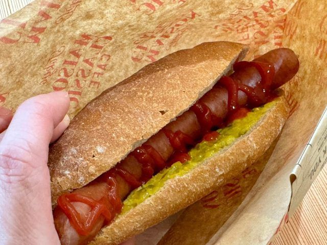 大きなホットドッグ