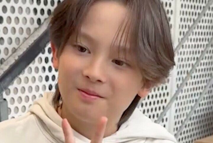 【写真・画像】「大手事務所全部からスカウト」イケメン小6の父親のビジュアルに驚きの声「想像と違った」「そっちか！」 1枚目