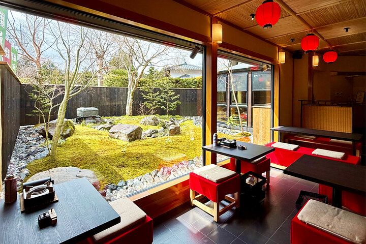 苔庭がすてき♪ とろける温泉湯豆腐＆釜めしランチを味わう、贅沢なひとり時間「箱根とうふ茶屋 八十八」