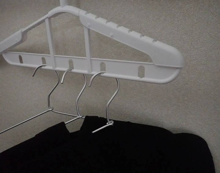 DAISO(ダイソー)：省スペースハンガー