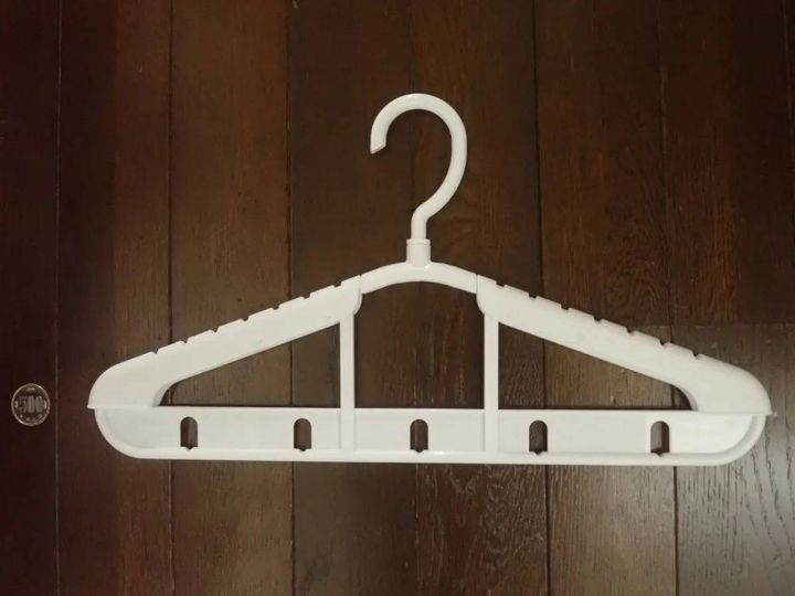 DAISO(ダイソー)：省スペースハンガー