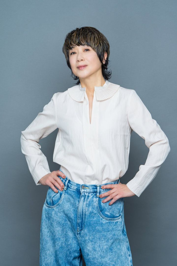 フリル襟ブラウス（ピンクベージュ）￥56,100／ニュイノワール