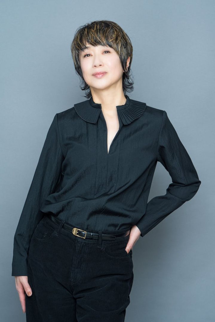 フリル襟ブラウス（ブラック）￥56,100／ニュイノワール