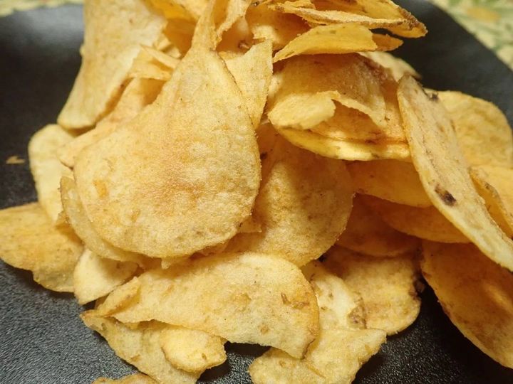 DAISO(ダイソー)：湖池屋 ポテトチップス 金のコンソメ 60g