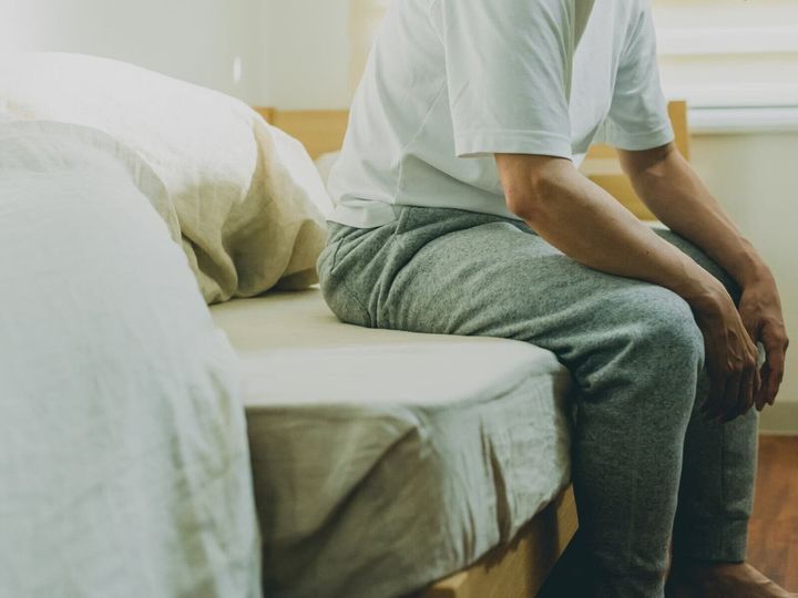 親の見守りや自身の将来を考慮し、住まいの維持管理という課題に向き合いながら実家に留まる人も珍しくありません。今回は、小樽市（北海道）で暮らす59歳男性のエピソードを紹介します。