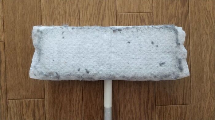 「プチプチ」緩衝材、捨てちゃう前に！まさかのフローリングワイパーを進化させてくれる優秀品に変身♪