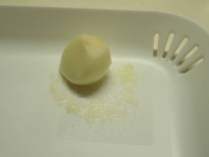 DAISO(ダイソー)：立つちょこっとまな板「抗菌」