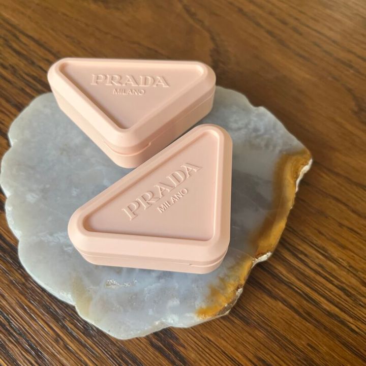 見た目も可愛い、マルチユースチーク「プラダ タッチ」