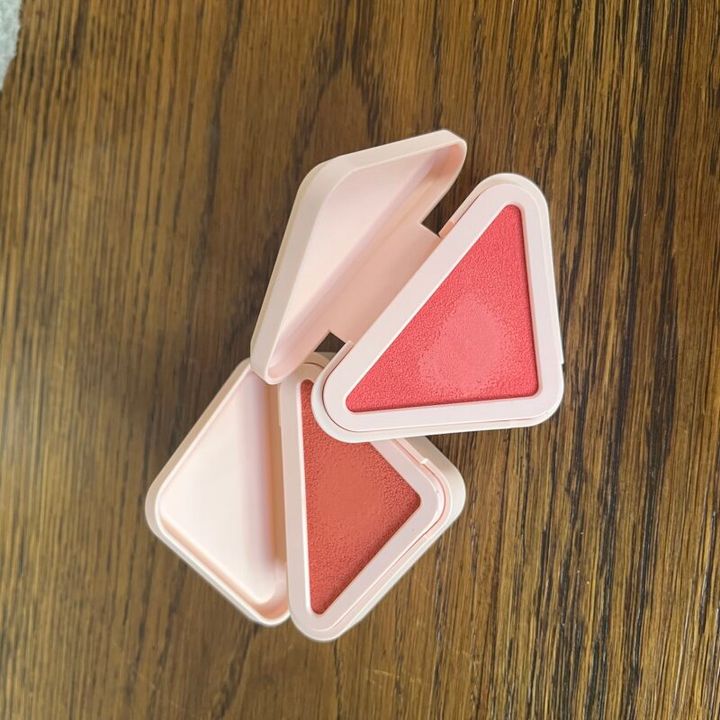 チークにもアイシャドウにもリップにもなるキュートなカラー