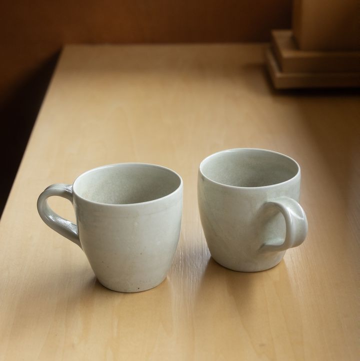 陶器のマグカップ