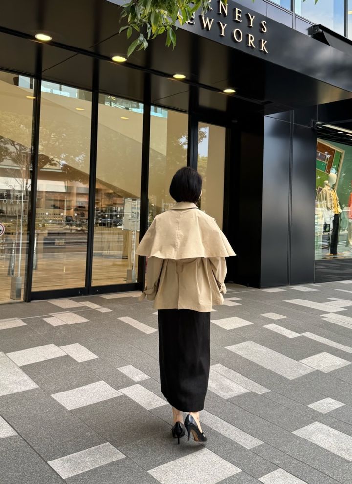 ケープトレンチ… マルティニーク、ニット… ZARA、スカート… エブール、靴… PELLICO、バッグ… セリーヌ