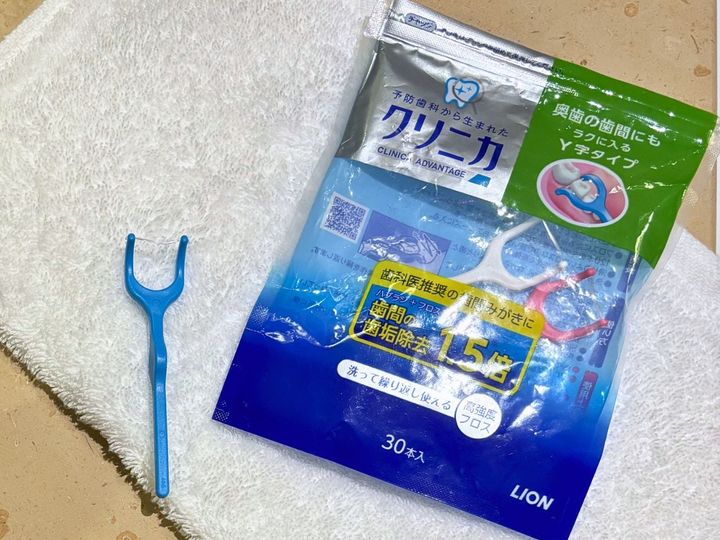 30本入りは、保管しやすいジップタイプ「クリニカアドバンテージ デンタルフロスY字タイプ」