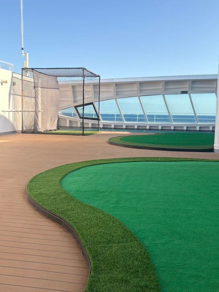 「三井オーシャンフジ」のゴルフ用人工芝