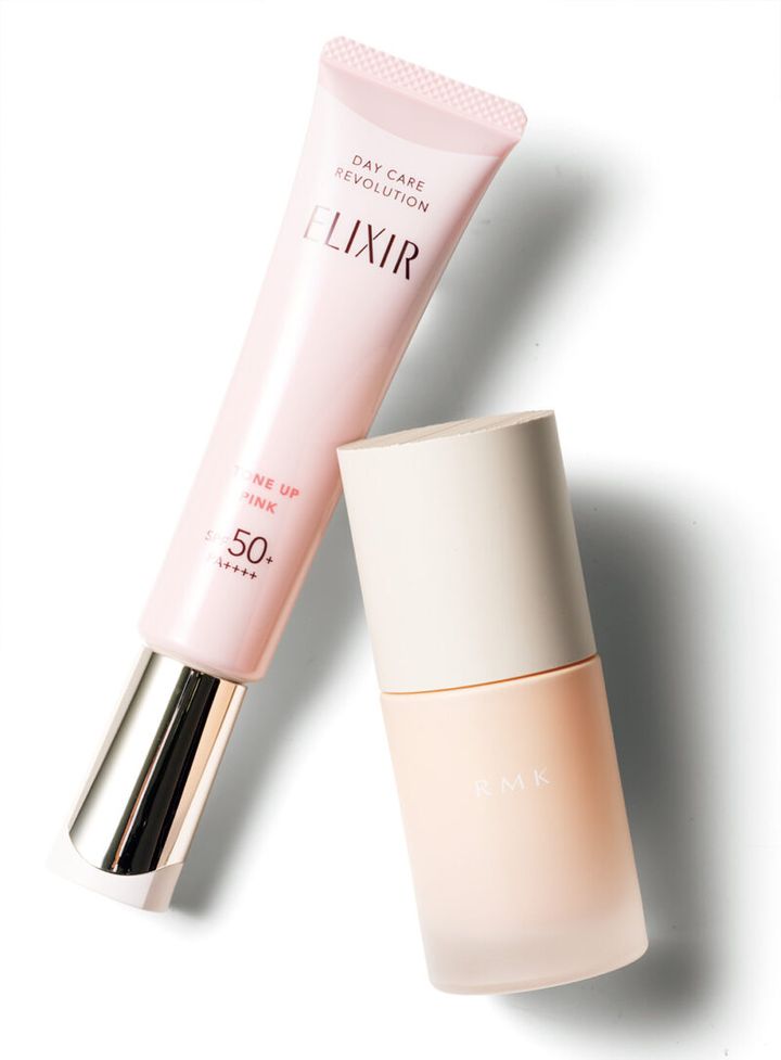 （右）毛穴などの凹凸を目立たなくさせる。RMKルミナス メイクアップベース SPF22･PA++ 30mL ¥4,400／RMK Division （左）自然にトーンアップするベビーピンク。エリクシール デーケアレボリューション トーンアップ SP+ aa SPF50+･PA++++ 35g¥3,410（編集部調べ）／エリクシール