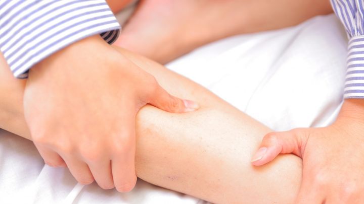 ふくらはぎを押す