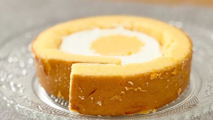 この口どけが幸せ。【ローソン】の新作ロールケーキがリピしたくなる味
