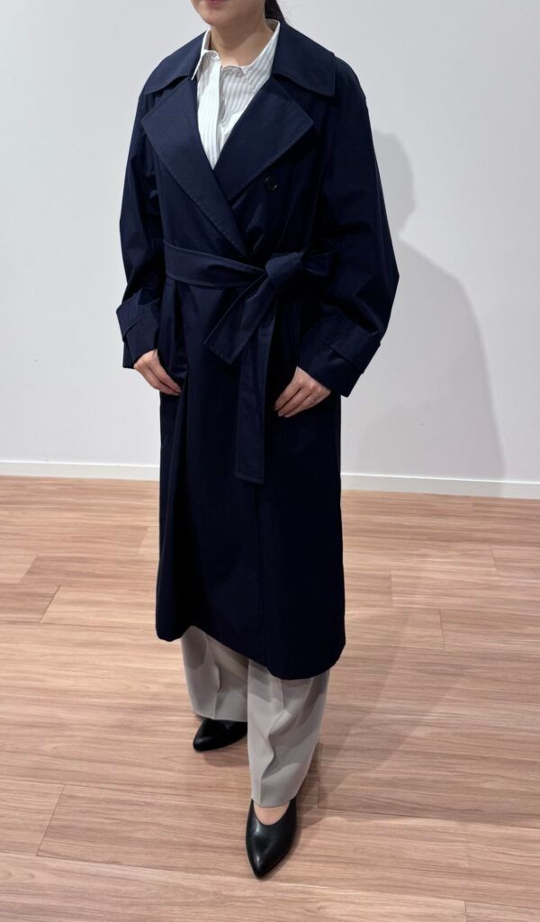 ネイビーのスプリングコート