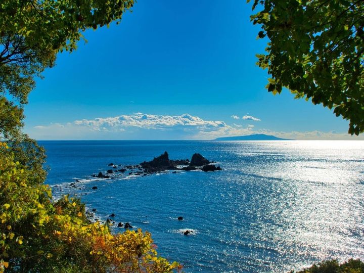 All About ニュース編集部が全国250人を対象に実施した「難読駅に関するアンケート」の調査結果から、桃太郎電鉄で読むのが難しいと思う「神奈川県の物件駅」ランキングを発表！ 2位「真鶴」を抑えた1位は？