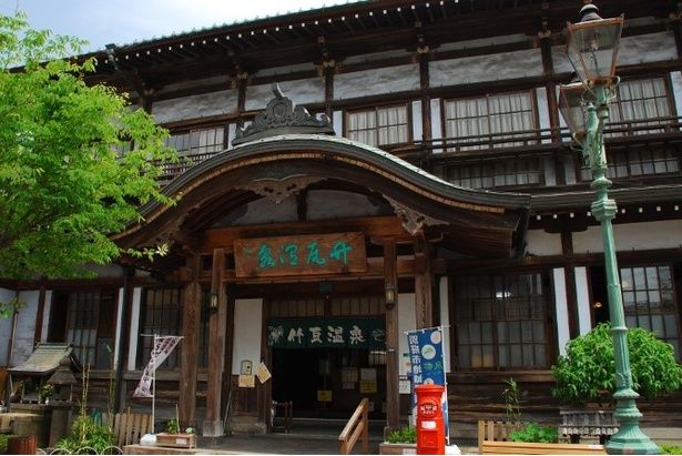 別府温泉のシンボルでもある竹瓦温泉 (C)別府画像ライブラリー