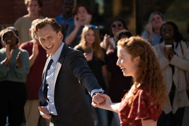 【写真を見る】主演のヒドルストンをはじめ、彼と息のあったステップを見せるアナリース・バッソらが撮影を振り返る特別映像が解禁に [c]2024 DANCE ANYWAY, LLC. ALL RIGHTS RESERVED. 