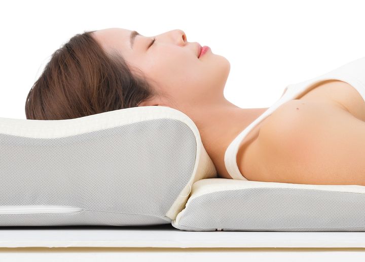 15度の角度で眠りに差がつく。背中も支える枕はいかが？