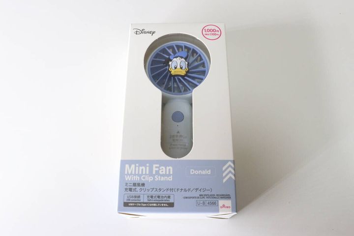 ダイソー ミニ扇風機、充電式、クリップスタンド付（ドナルド／デイジー） パッケージ