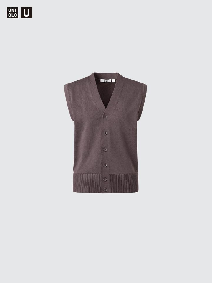 ユニクロのウォッシャブルボタンダウンニットベスト