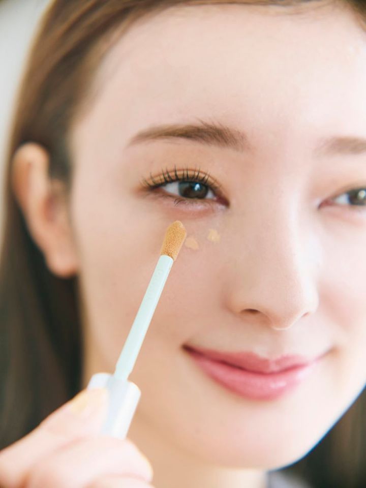 Q. ミニマムメイクだとクマが目立つ A. コンシーラーで部分的にカバー