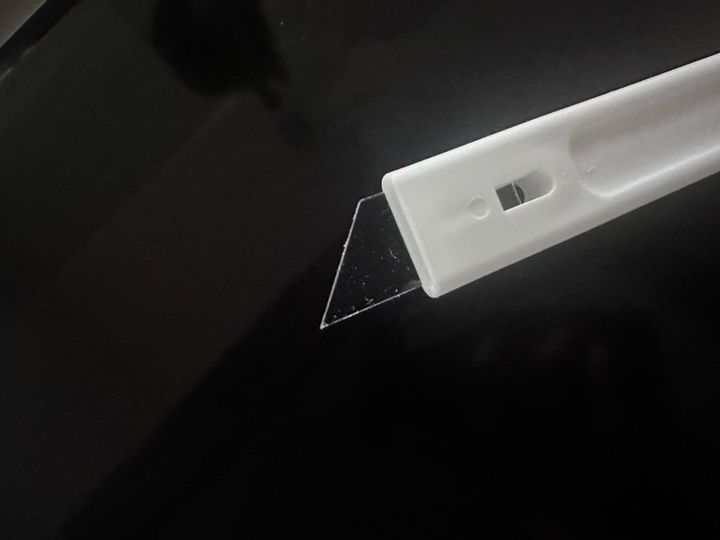 「しなるすき間ヘラ」の先端