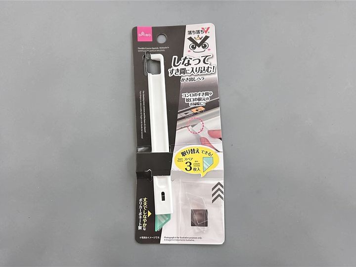 「しなるすき間ヘラ」税込110円