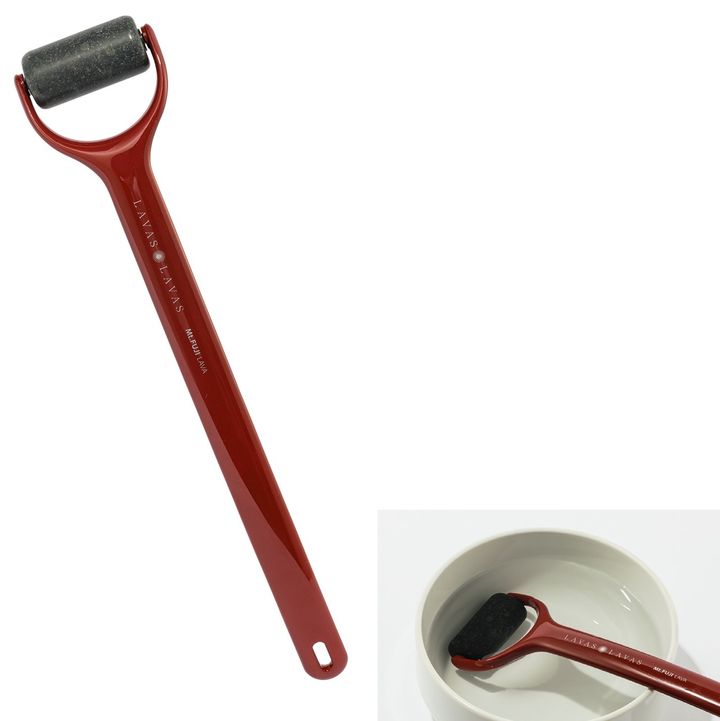 溶岩とは思えない、表面がツルツルのローラー。お湯で温めてから使う。お風呂の中でもいい。