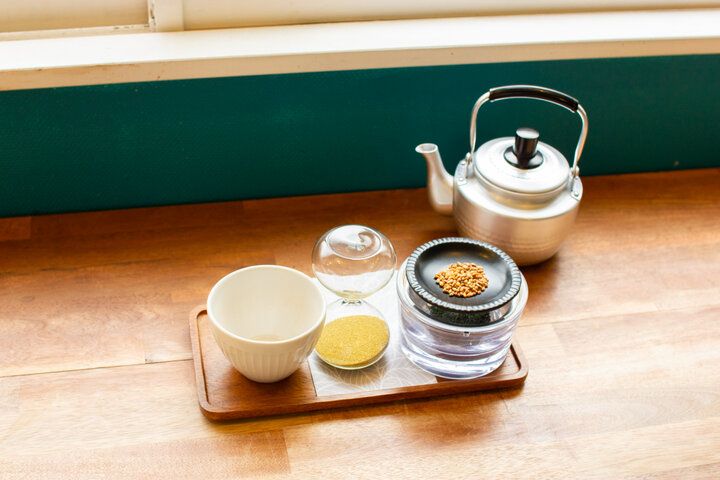 急須で淹れて味わう、希少なそのぎ茶。西荻窪の古民家カフェ「西荻3時」で心ほどけるおやつ時間
