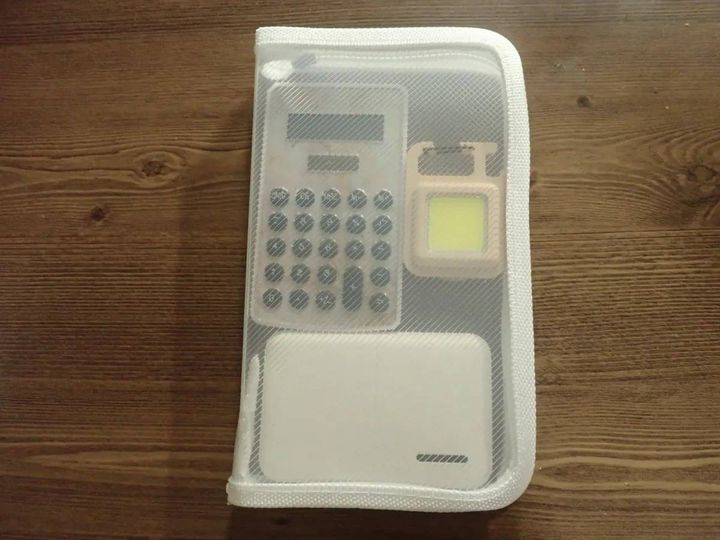 DAISO(ダイソー)：A6ジッパーファイル(ホワイト)