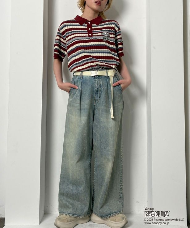 「PEANUTSコラボ マルチボーダーポロ衿ニット(レッド系)」(9350円)