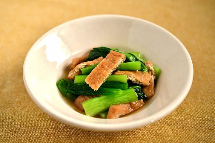 油揚げの甘辛煮を使った煮びたし