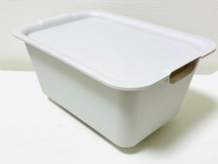 【セリア】小さくても“力持ちで働き者”コレな～んだ？貼り付けるだけで100均の収納ボックスが進化！