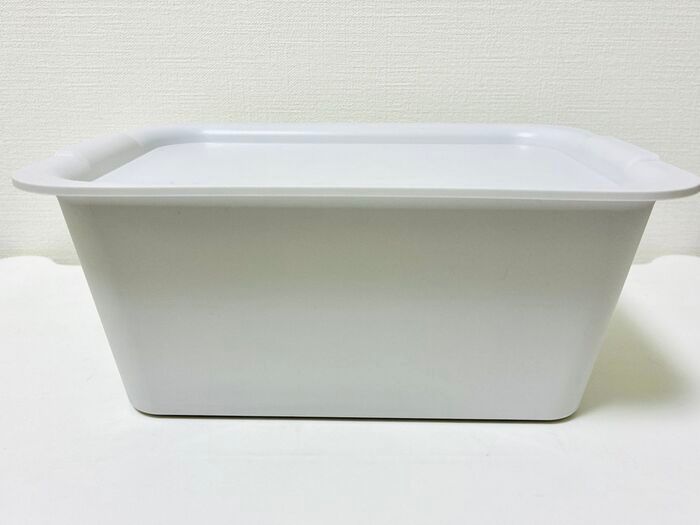 【セリア】小さくても“力持ちで働き者”コレな～んだ？貼り付けるだけで100均の収納ボックスが進化！