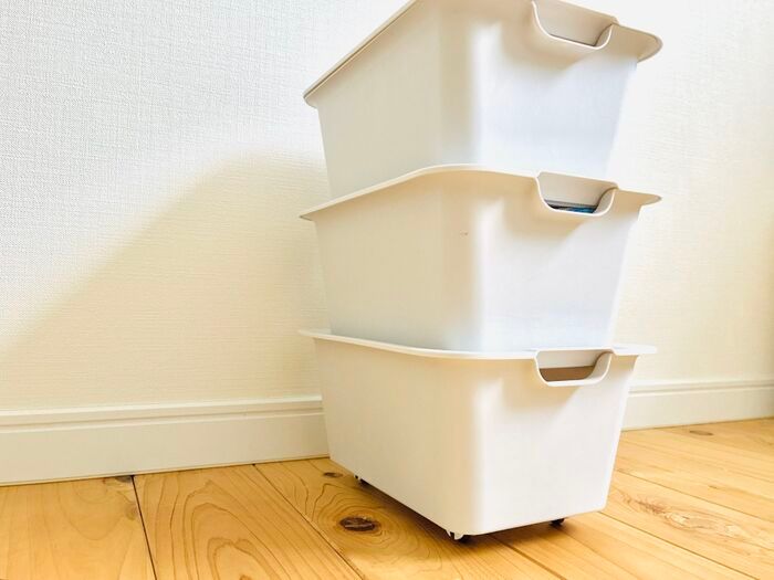 【セリア】小さくても“力持ちで働き者”コレな～んだ？貼り付けるだけで100均の収納ボックスが進化！