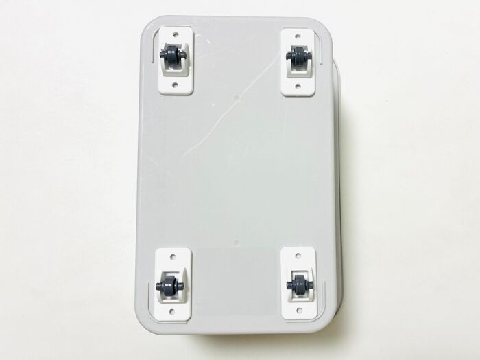 【セリア】小さくても“力持ちで働き者”コレな～んだ？貼り付けるだけで100均の収納ボックスが進化！