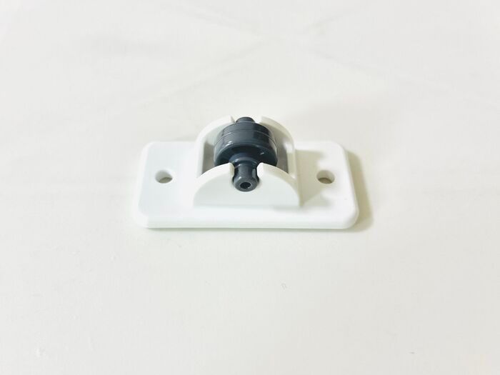 【セリア】小さくても“力持ちで働き者”コレな～んだ？貼り付けるだけで100均の収納ボックスが進化！