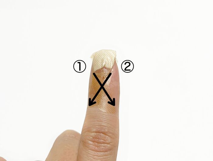 絆創膏に切れ込みを入れるだけで…？→ピタッとくっついてもう剥がれません♪【便利ワザ】