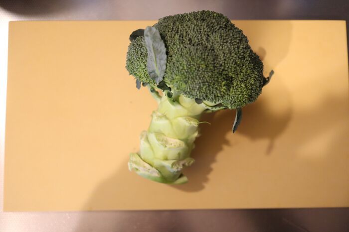 ブロッコリーの皮を一瞬でむく方法！まさかの「するん」とむけました♪思わず試したくなる…