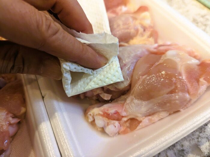 意外と知らない「洗う・洗わない」問題！〈卵、肉、魚〉迷う食材をまとめました！