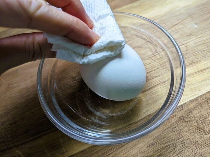 意外と知らない「洗う・洗わない」問題！〈卵、肉、魚〉迷う食材をまとめました！