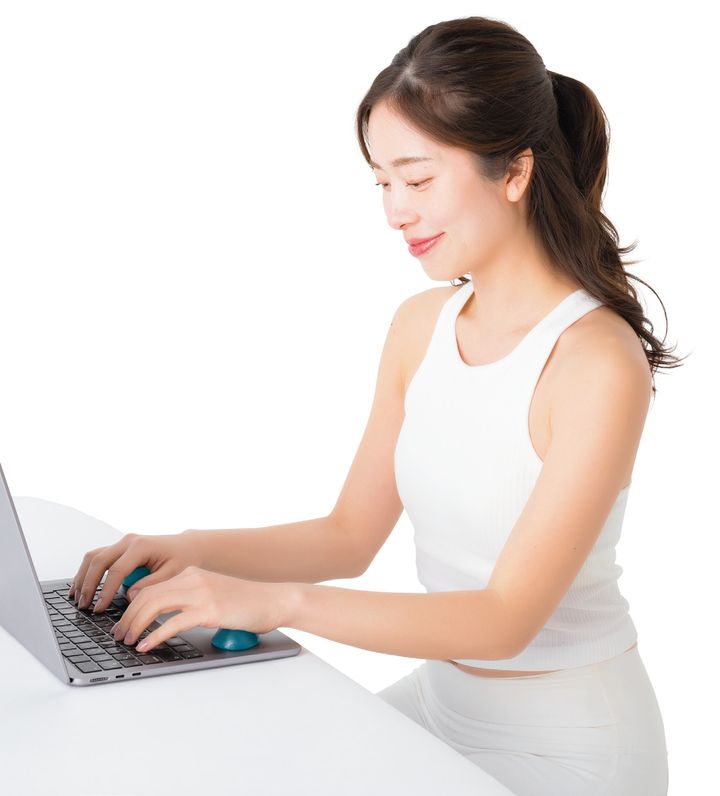 なぜか手を添えるだけでいい姿勢になる、不思議なケアグッズ。