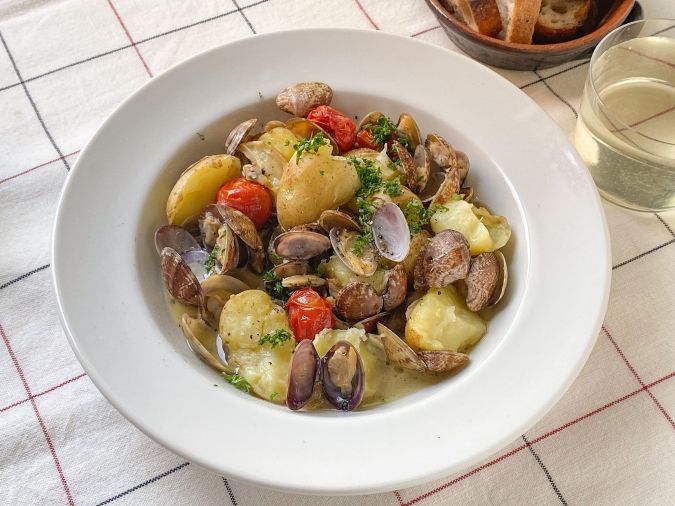 あさりとじゃがいも蒸し