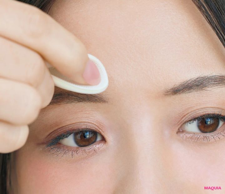 森香澄 メイク直しQ&A テカりやすい部分にパウダーを仕込む