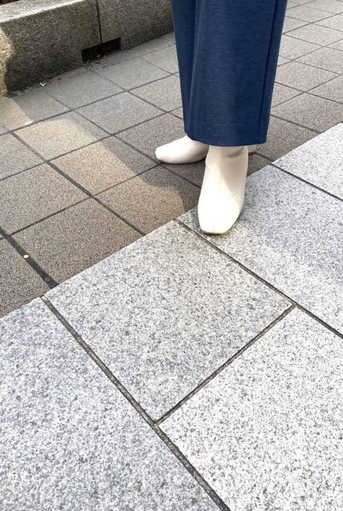 GUの白ブーツで足元を軽やかに